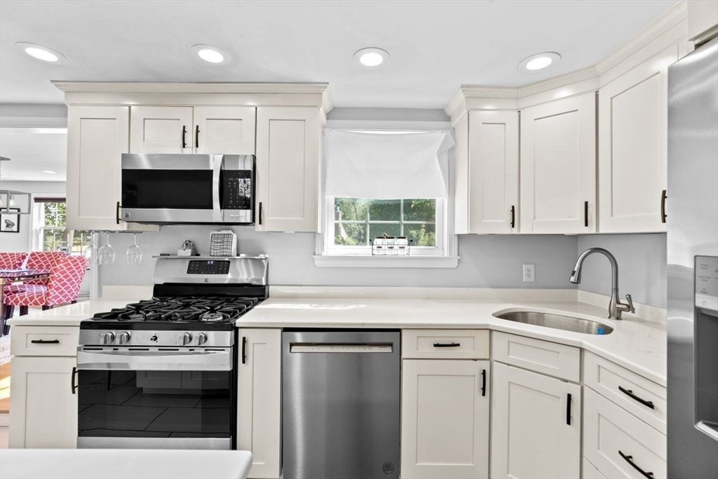 129 Chief Justice Cushing Hwy, Hingham, MA, 129 Chief Justice Cushing Hwy, Hingham, MA Photo #4