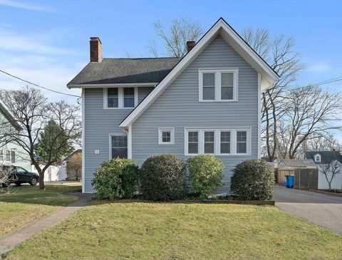 18 Norfolk Rd Randolph MA 02368