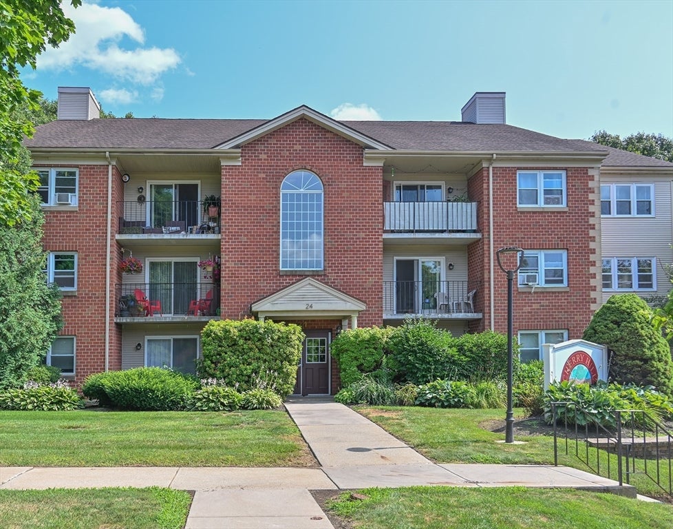 24 Maple Crest Cir #F, Holyoke, MA, 24 Maple Crest Cir #F, Holyoke, MA Photo #1