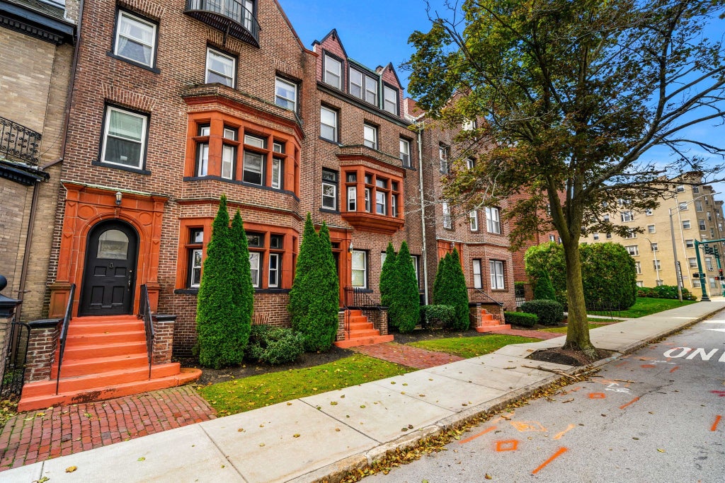 Photo of 38 Elm St #4, Worcester, MA 01609 (MLS # 73594778)