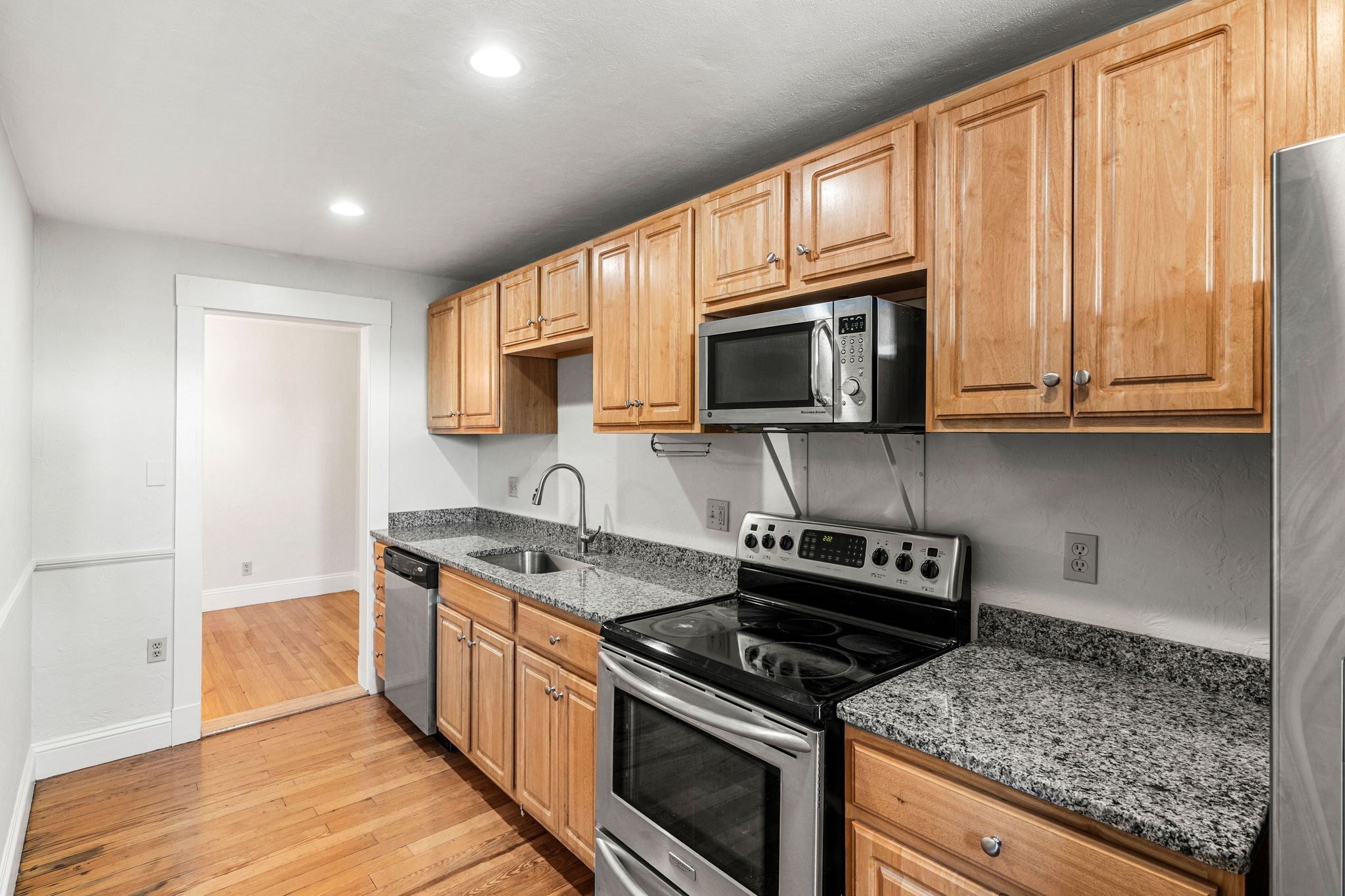 38 Elm St #4, Worcester, MA Photo #28