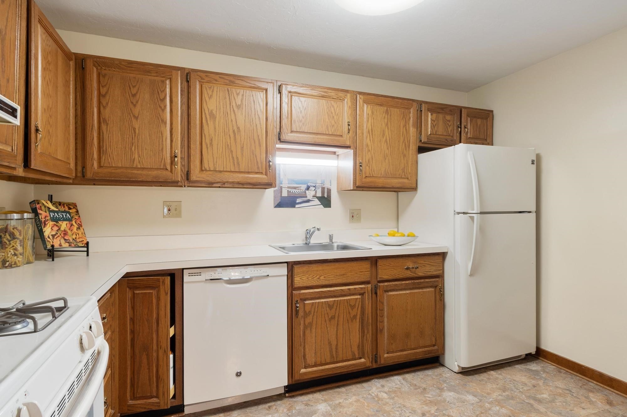 1 Victoria Dr #1, Auburn, MA Photo #12