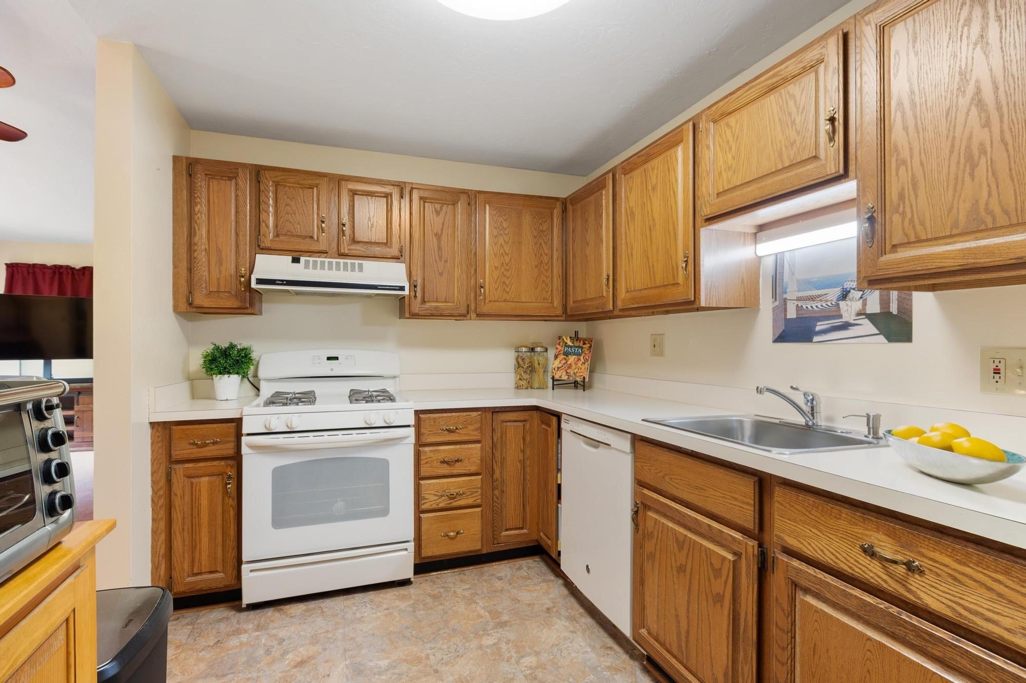 1 Victoria Dr #1, Auburn, MA Photo #14