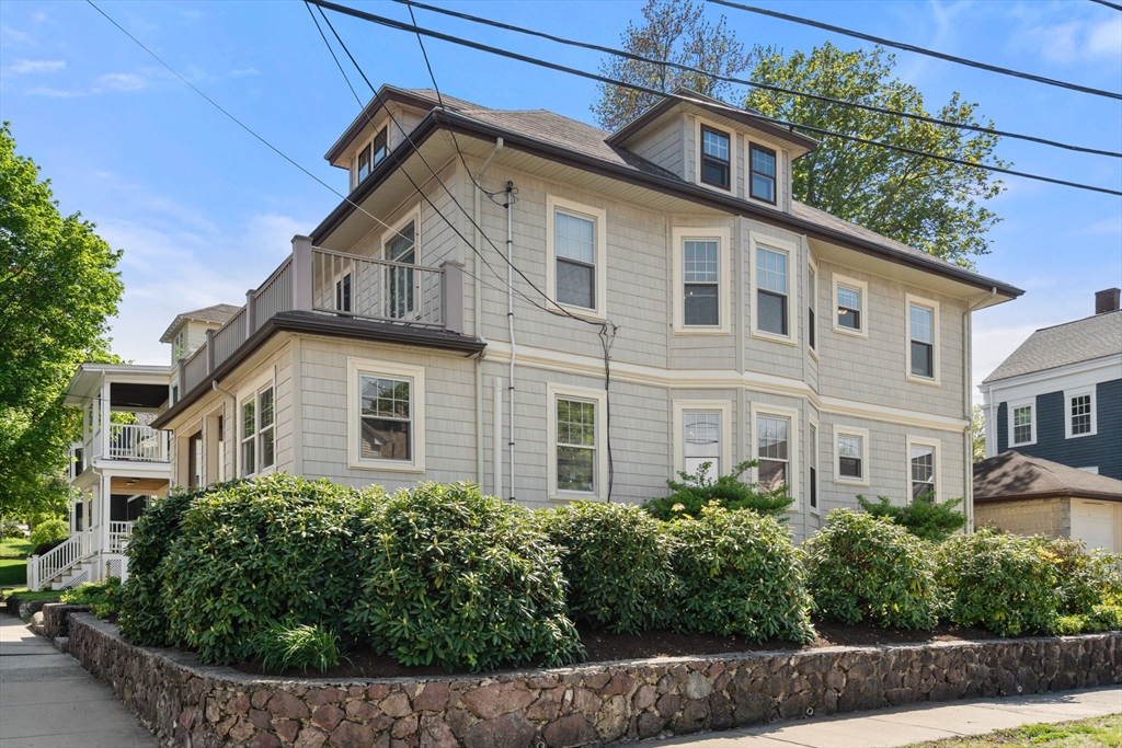 24 Daniels St