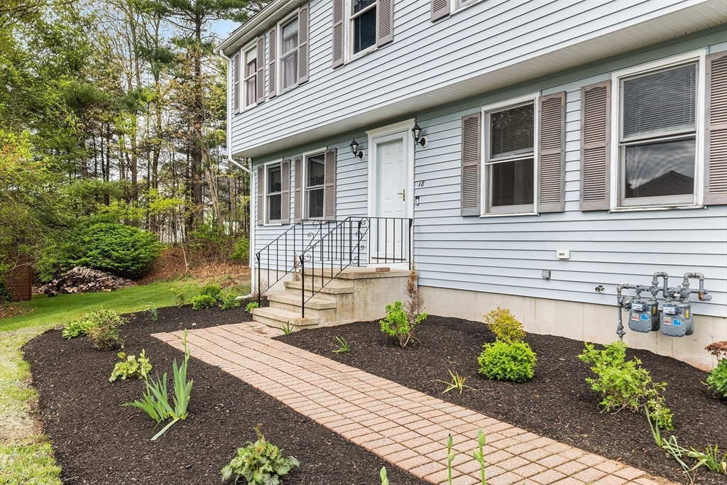 18 Candlewood Dr
