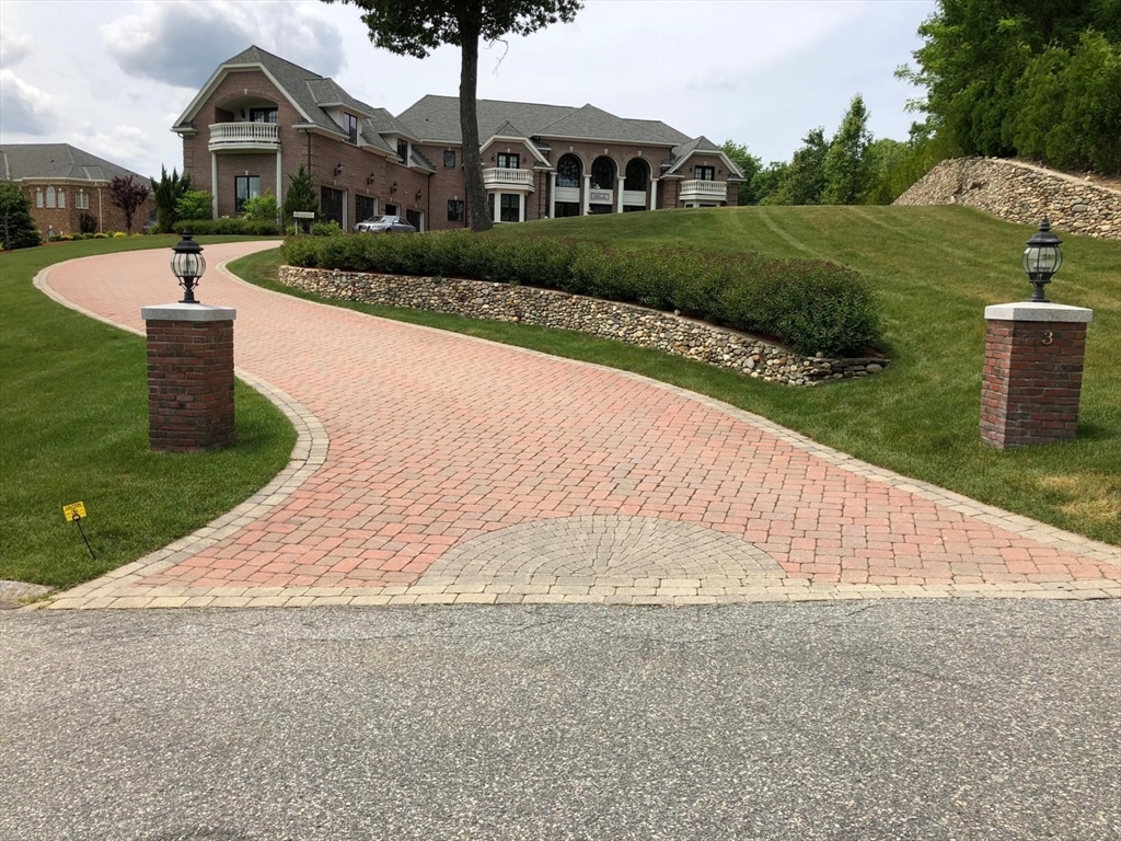 3 Regency Ridge