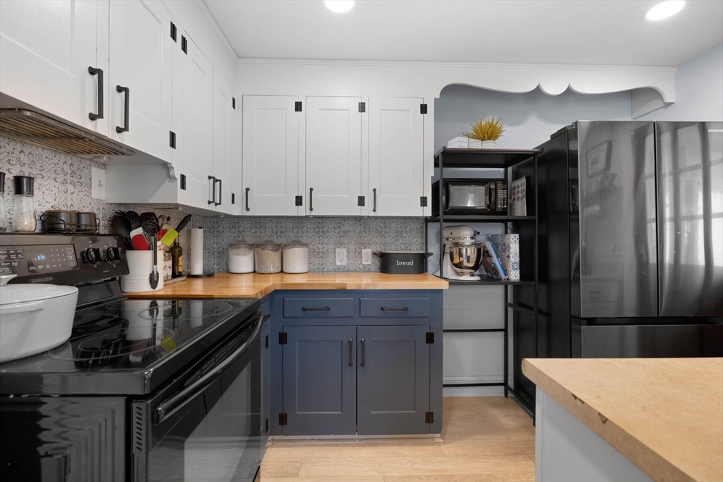 11 N Broadway 1