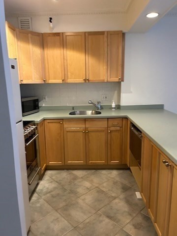 145 Pinckney Street 124