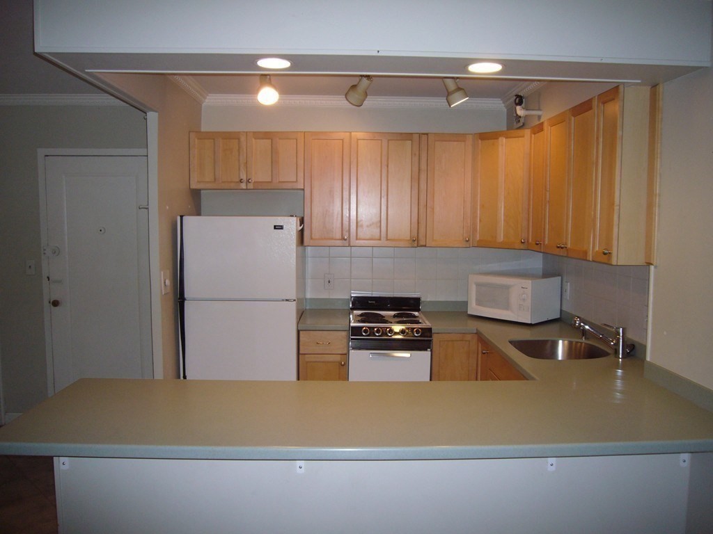 145 Pinckney Street 124