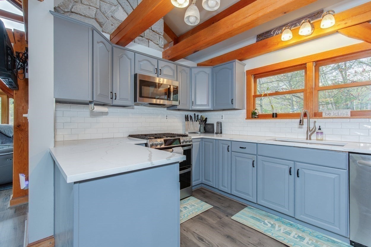 21 Hinds Lane, Pelham, NH Photo #18