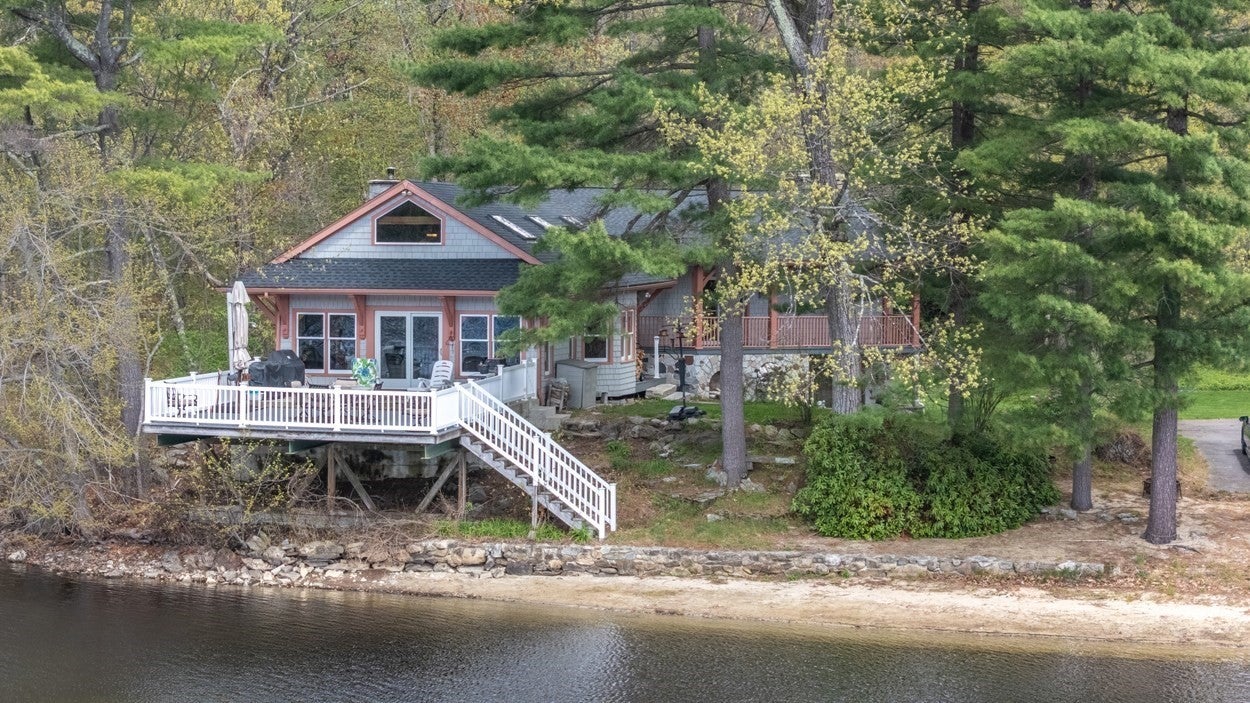 21 Hinds Lane, Pelham, NH Photo #2
