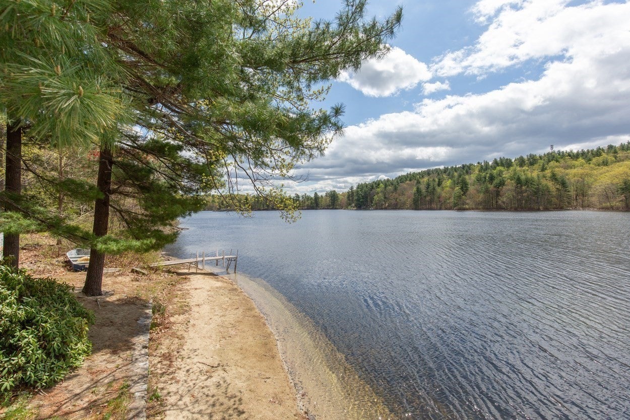 21 Hinds Lane, Pelham, NH Photo #8