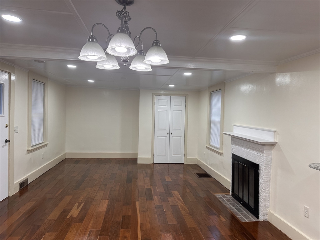 6 Oakland Cir