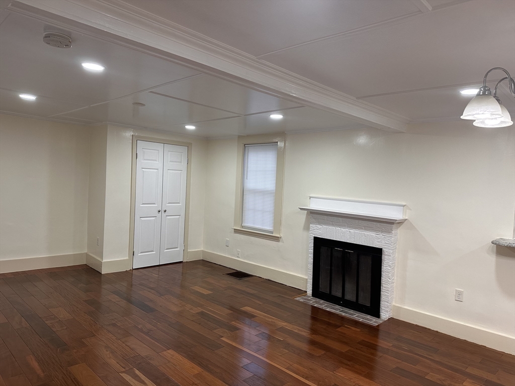 6 Oakland Cir