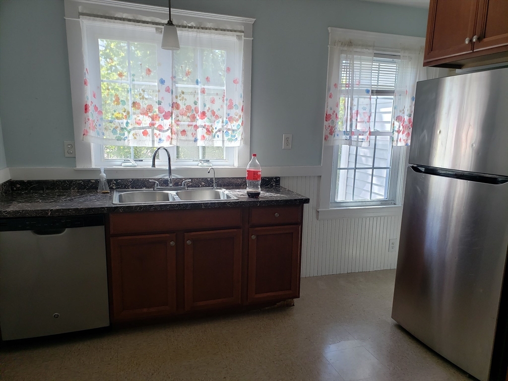 Attleboro, Massachusetts 02703, United States, 4 Bedrooms Bedrooms, ,2 BathroomsBathrooms,Residential,Active,186277