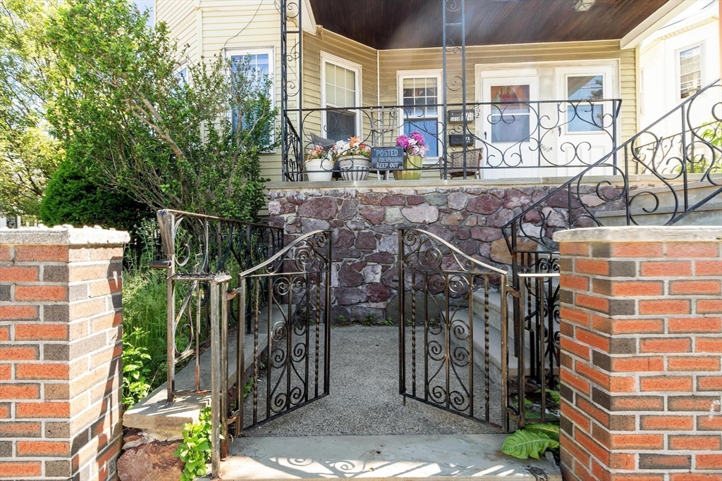 562 Main St