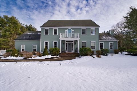 2 Winterberry Ln Westport MA 02790