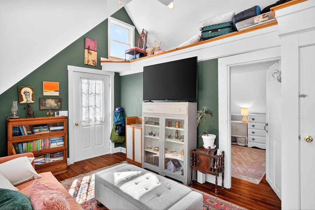 4 Highland Road C