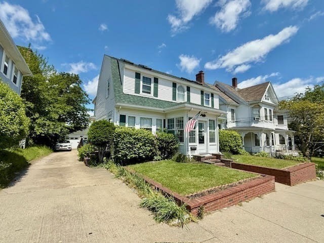 10 Brewster St