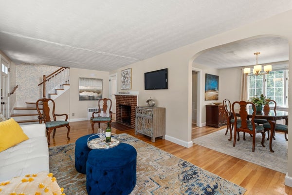46 NORWICH CIR, MEDFORD, MA 02155 - Image f1b20069d475fce0c9e61e926a4e2d5d/3624267321