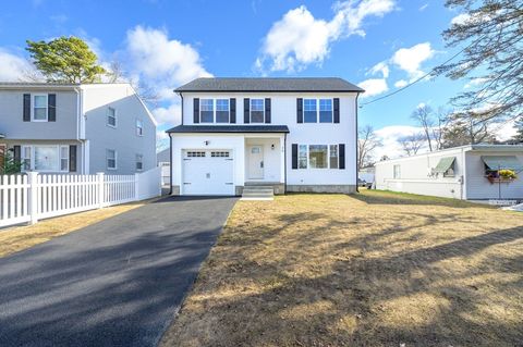 Photo of 39 Wallace St, Springfield, MA 01119 (MLS # 73472879)