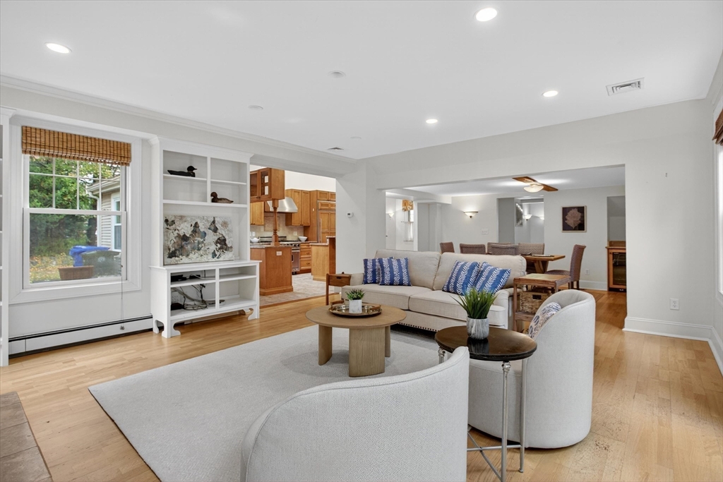 10 Nickerson Rd