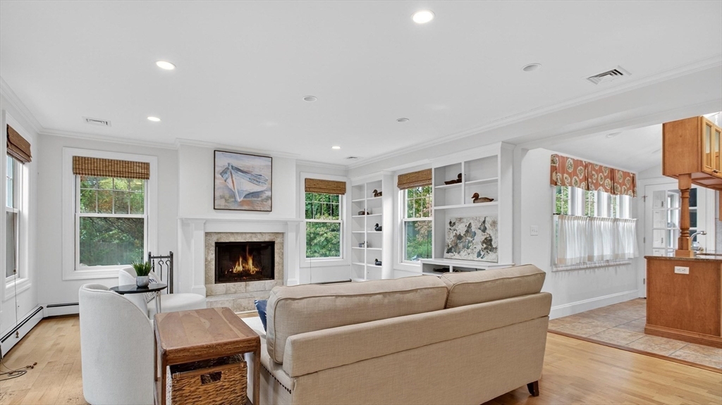 10 Nickerson Rd