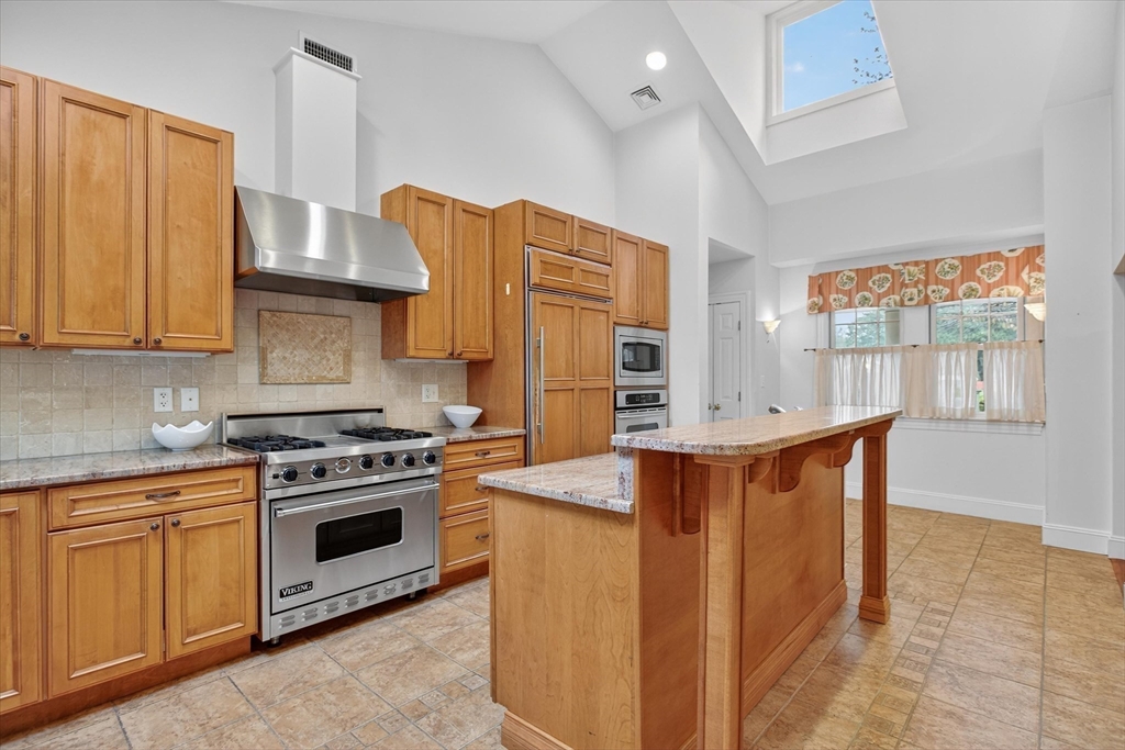 10 Nickerson Rd