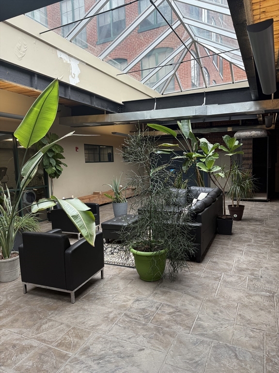 Worcester, Massachusetts 01603, United States, 1 Bedroom Bedrooms, ,1 BathroomBathrooms,Residential,Pending,107821