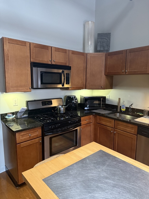 Worcester, Massachusetts 01603, United States, 1 Bedroom Bedrooms, ,1 BathroomBathrooms,Residential,Pending,107821