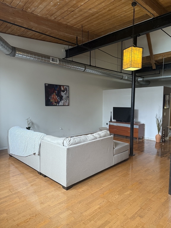 Worcester, Massachusetts 01603, United States, 1 Bedroom Bedrooms, ,1 BathroomBathrooms,Residential,Pending,107821