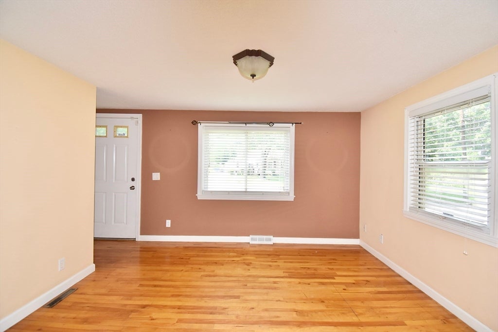 143 Stuart St, Springfield, MA Photo #13