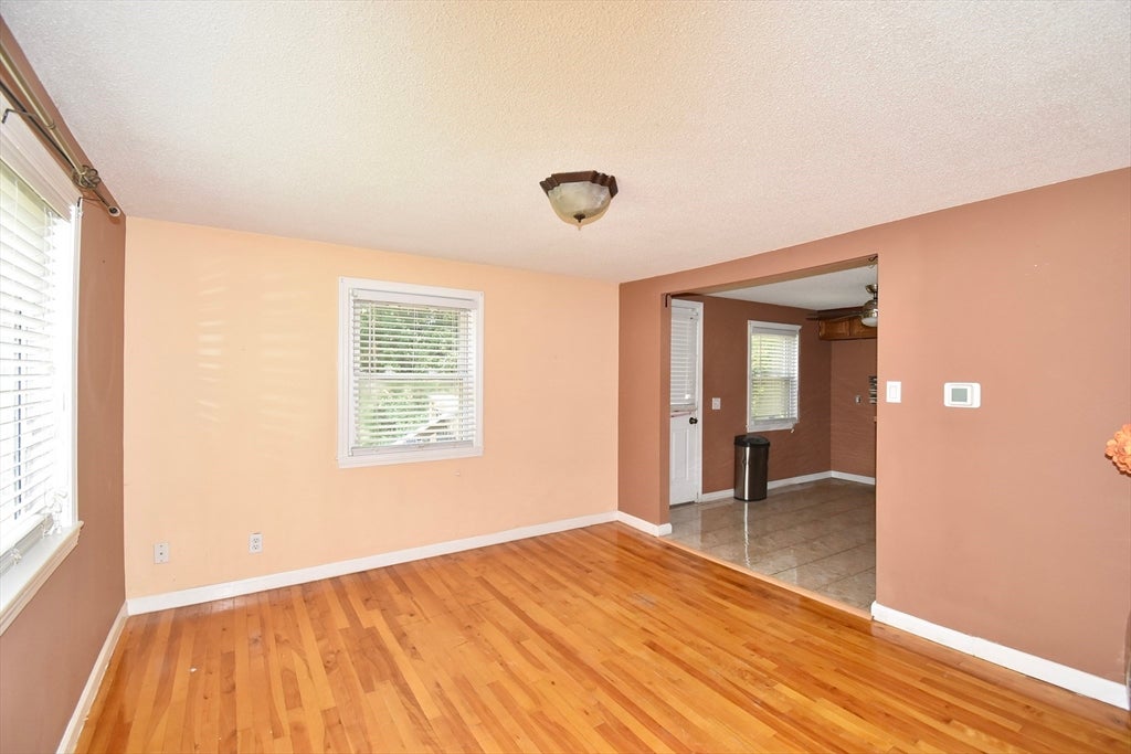 143 Stuart St, Springfield, MA Photo #9