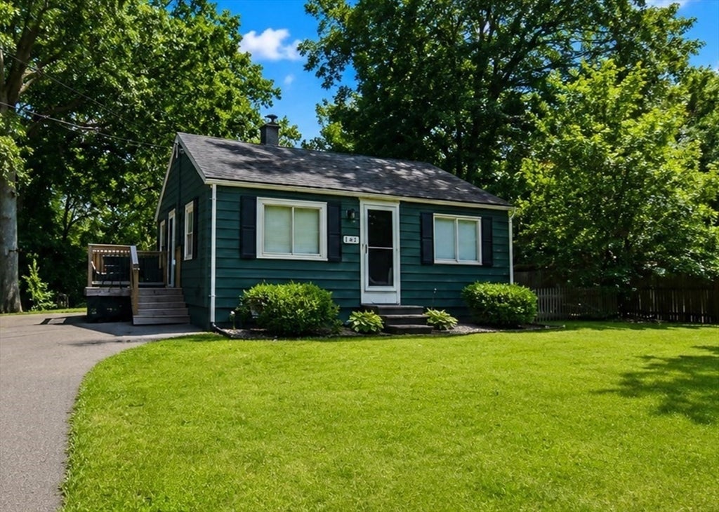 Photo of 143 Stuart St, Springfield, MA