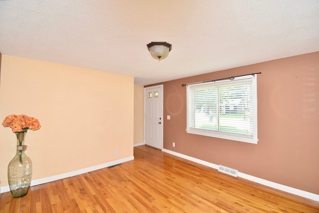 143 Stuart St, Springfield, MA Photo #15