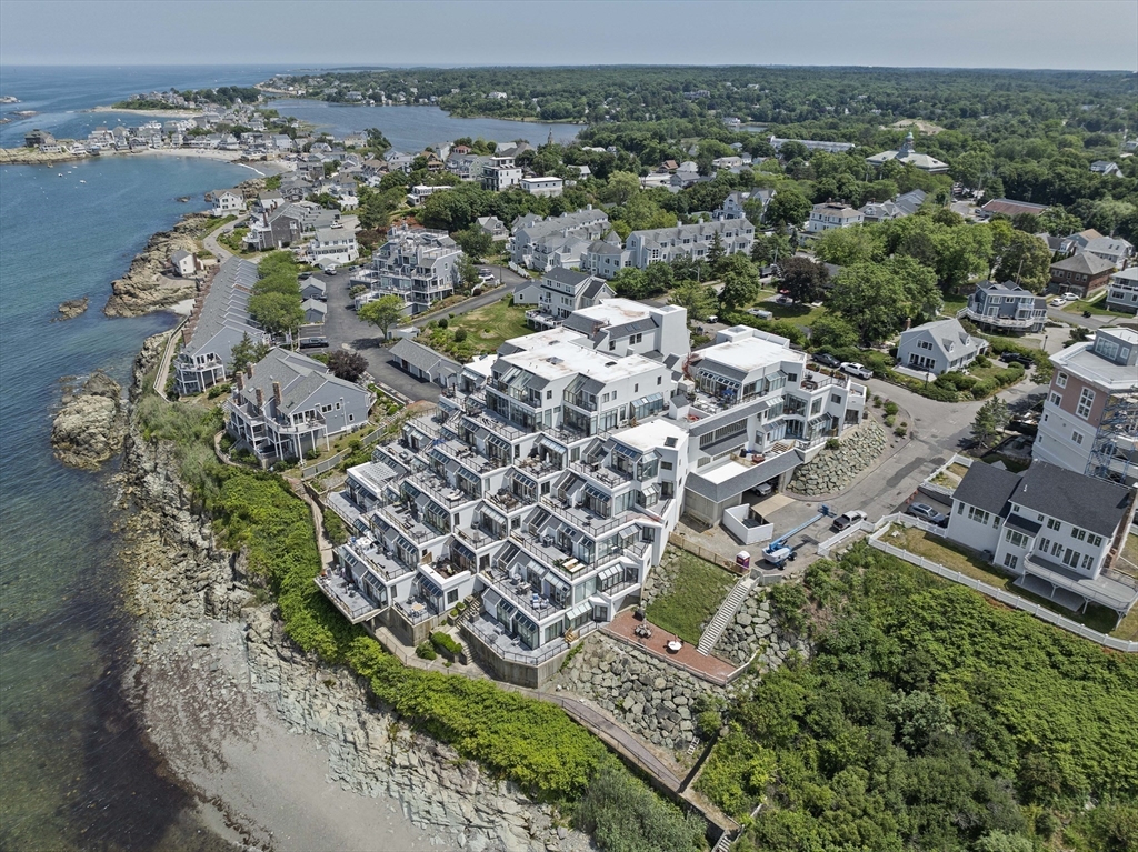 40 Oceanside Dr 40