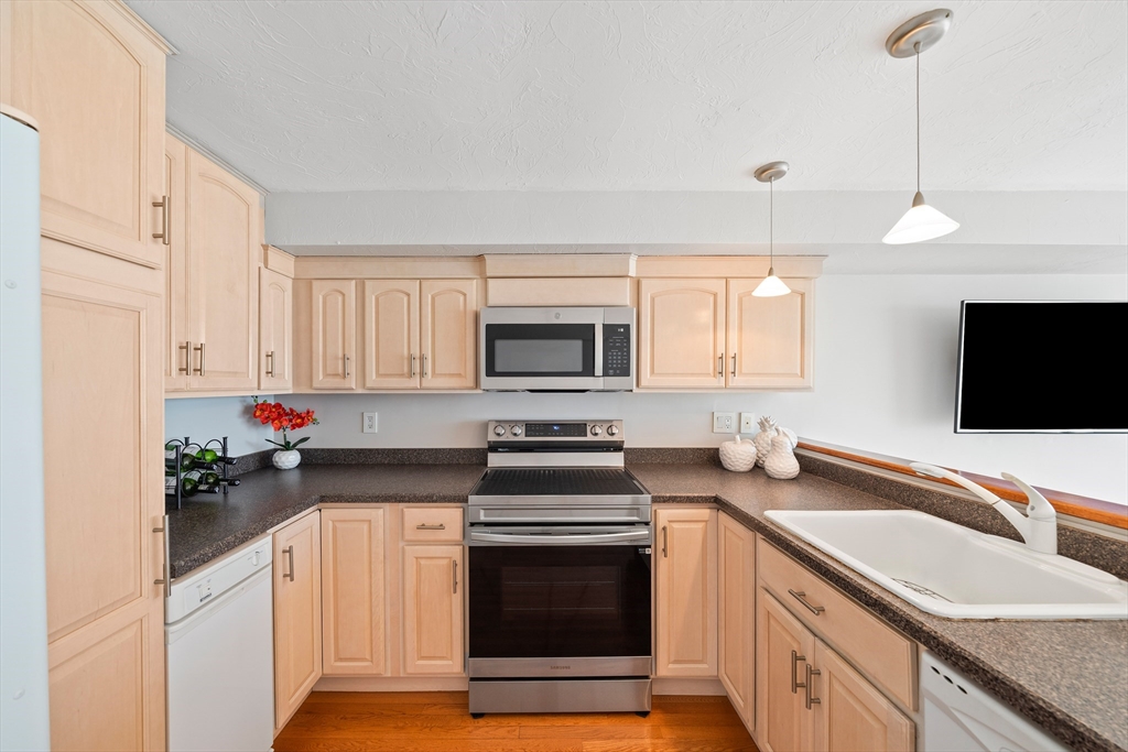 40 Oceanside Dr 40