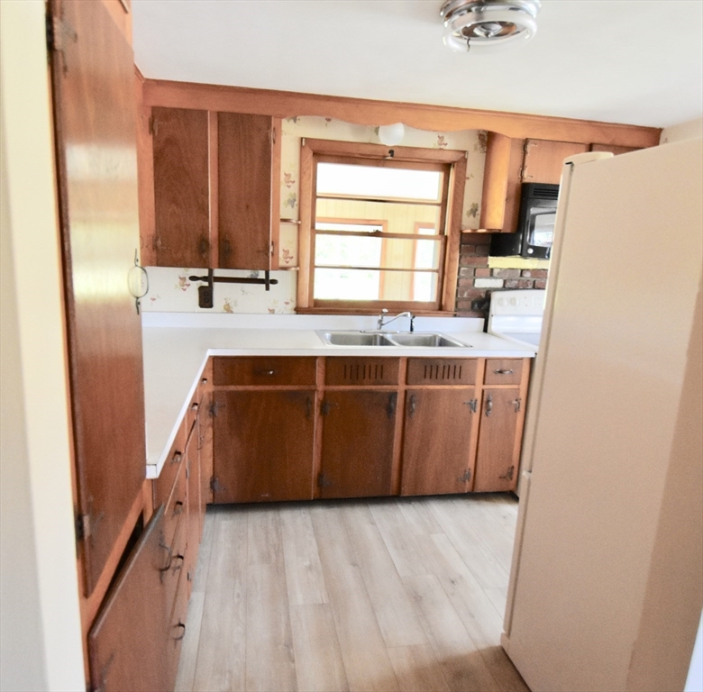 118 Blaine Ave, East Brookfield, MA Photo #7