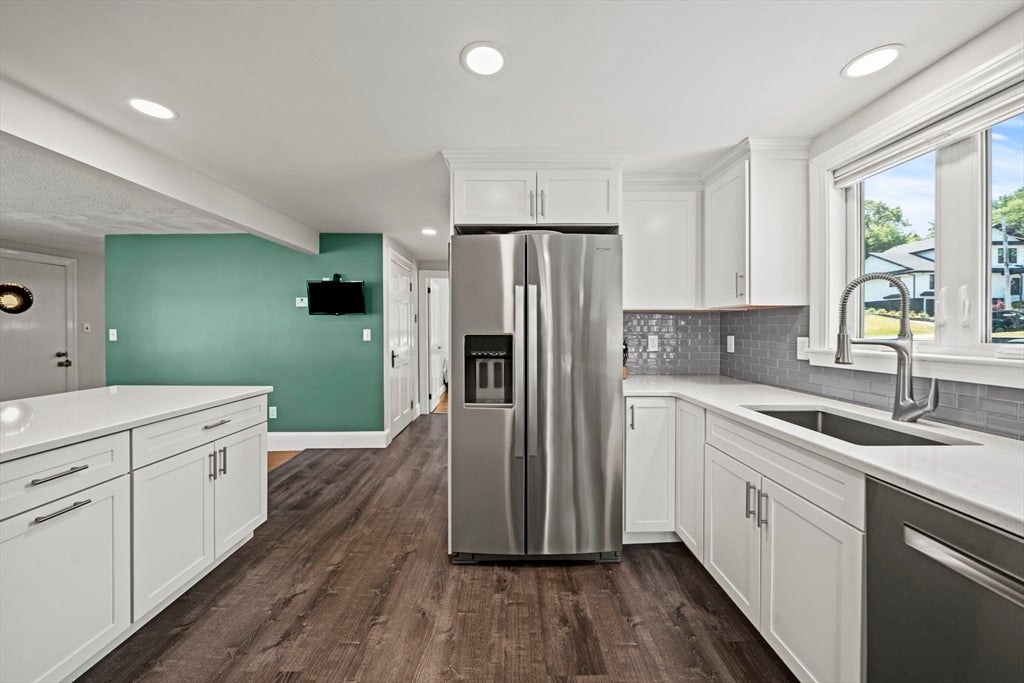1 Brook Rd, Woburn, MA, 1 Brook Rd, Woburn, MA Photo #7