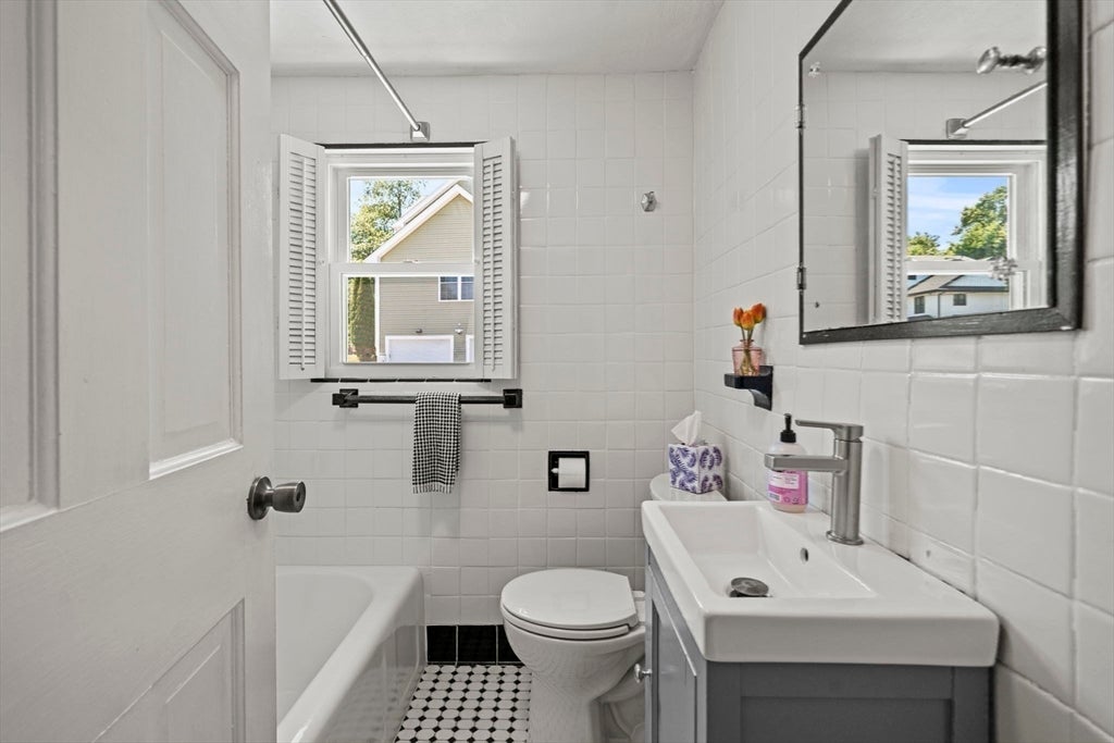 1 Brook Rd, Woburn, MA, 1 Brook Rd, Woburn, MA Photo #16