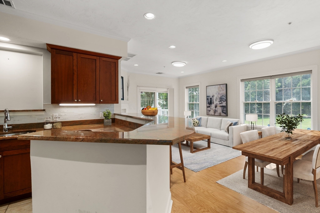 2107 Davenport Ave 2107