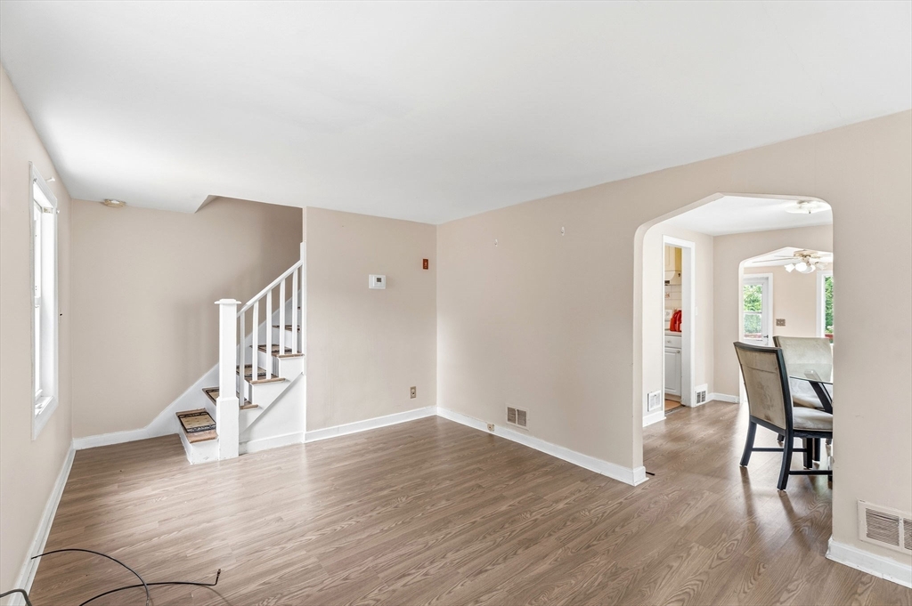 127 Sunnyside Ave