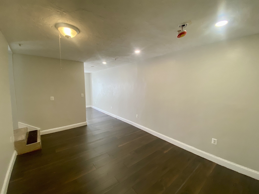 32 Hinckley Street 1R