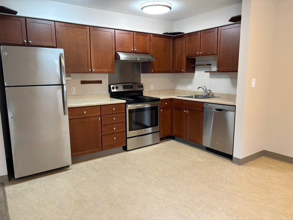 277 W Main St 46