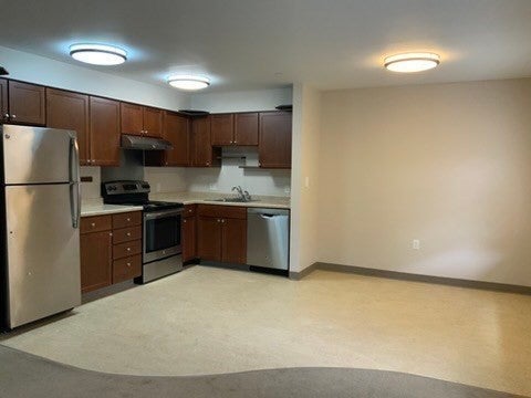 277 W Main St 46