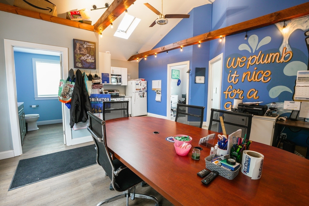 Leominster, Massachusetts 01453, United States, ,2 BathroomsBathrooms,Commercial,Active,123104