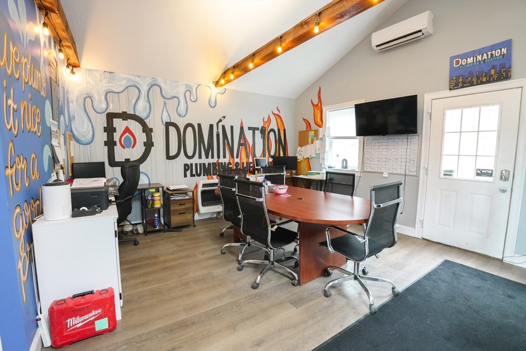 Leominster, Massachusetts 01453, United States, ,2 BathroomsBathrooms,Commercial,Active,123104