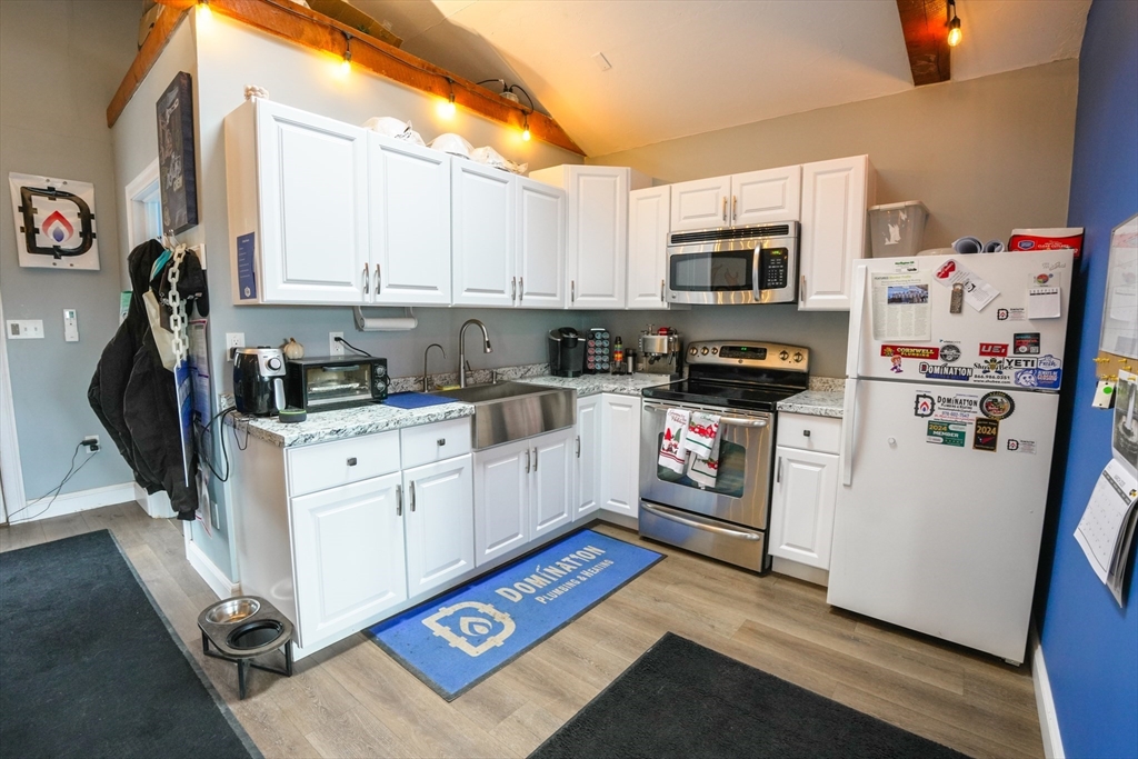 Leominster, Massachusetts 01453, United States, ,2 BathroomsBathrooms,Commercial,Active,123104