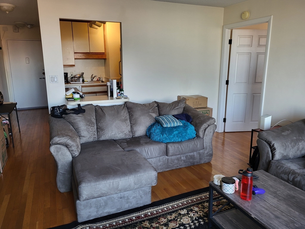 44 Washington St. 703