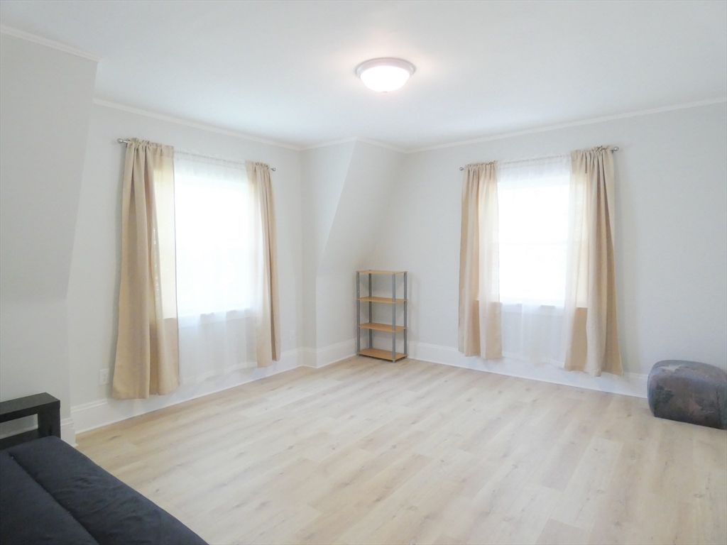 5 Kenwood St 3